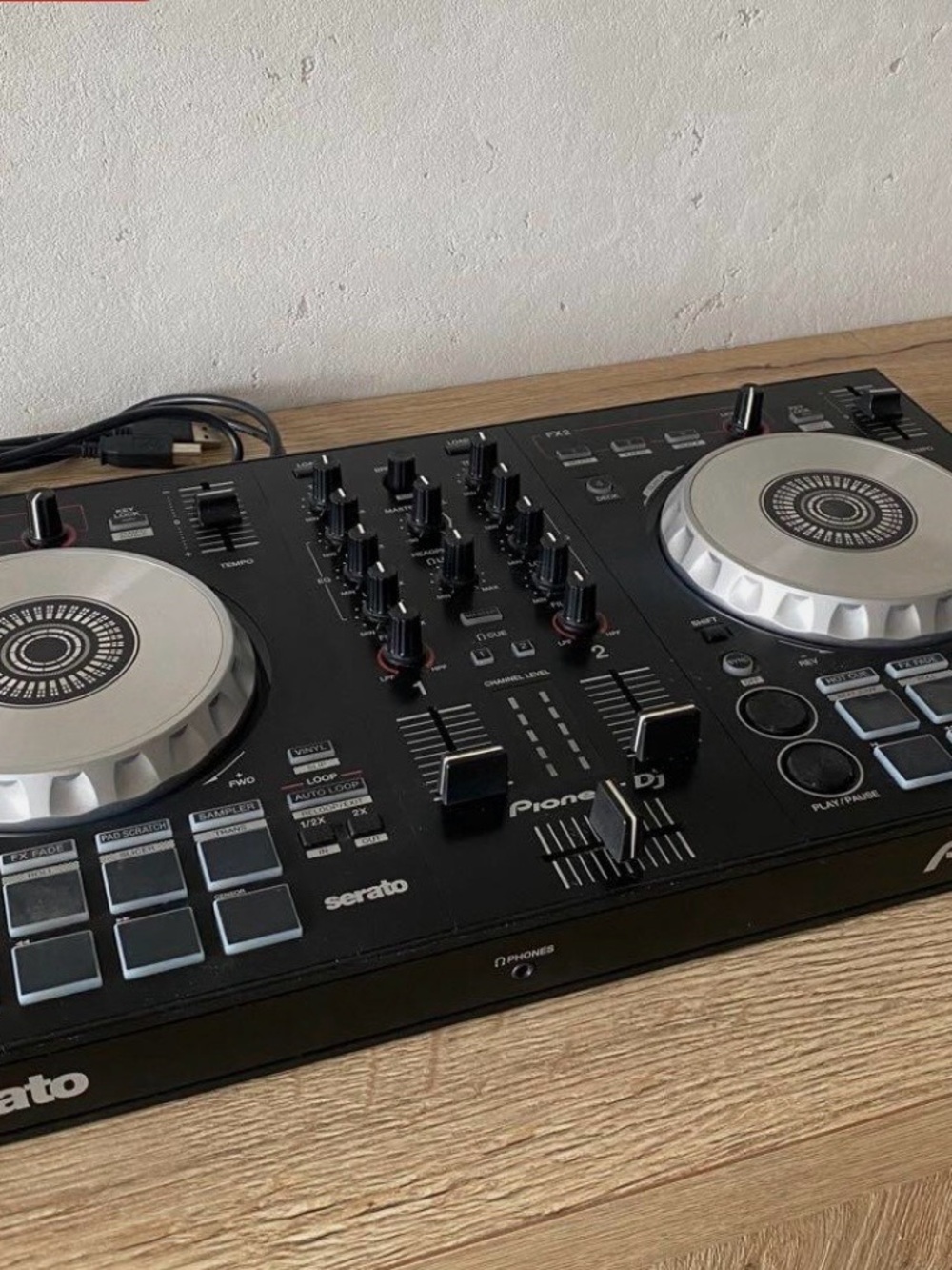 PIONEER Black DJ Controller with Silver Jog Wheels
